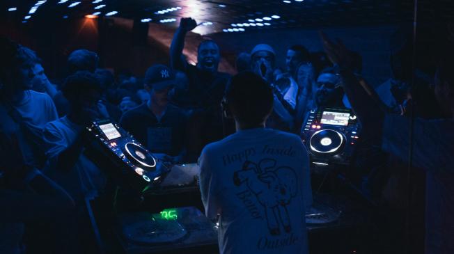 Le Bar-Club le Panic Room à Paris 11 - La cabine DJ